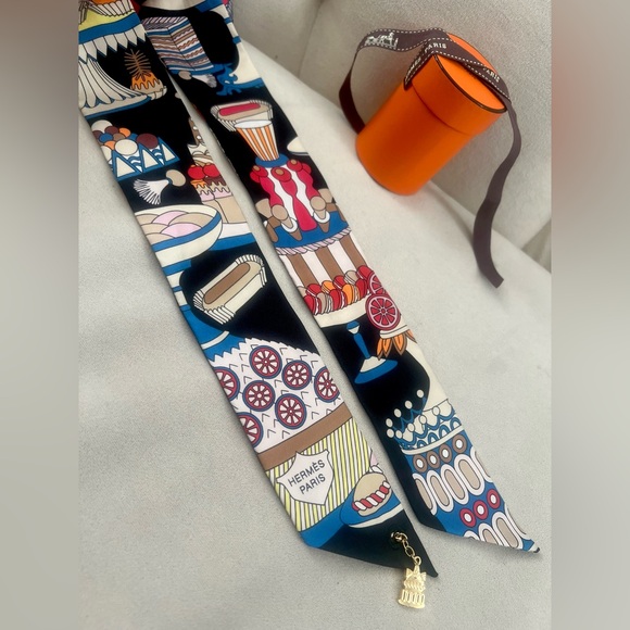 Hermès La Patisserie Francaise Chaem Silk Twilly - Picture 4 of 6